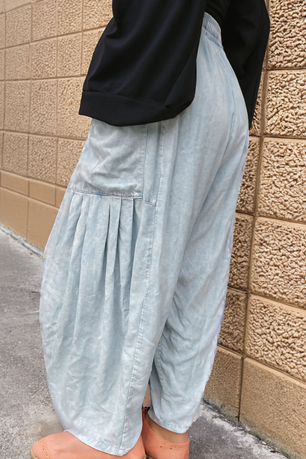 Beau Blue Light Wash Side Pockets Elastic High Waist Wide Leg Oversized Jeans - Image 2