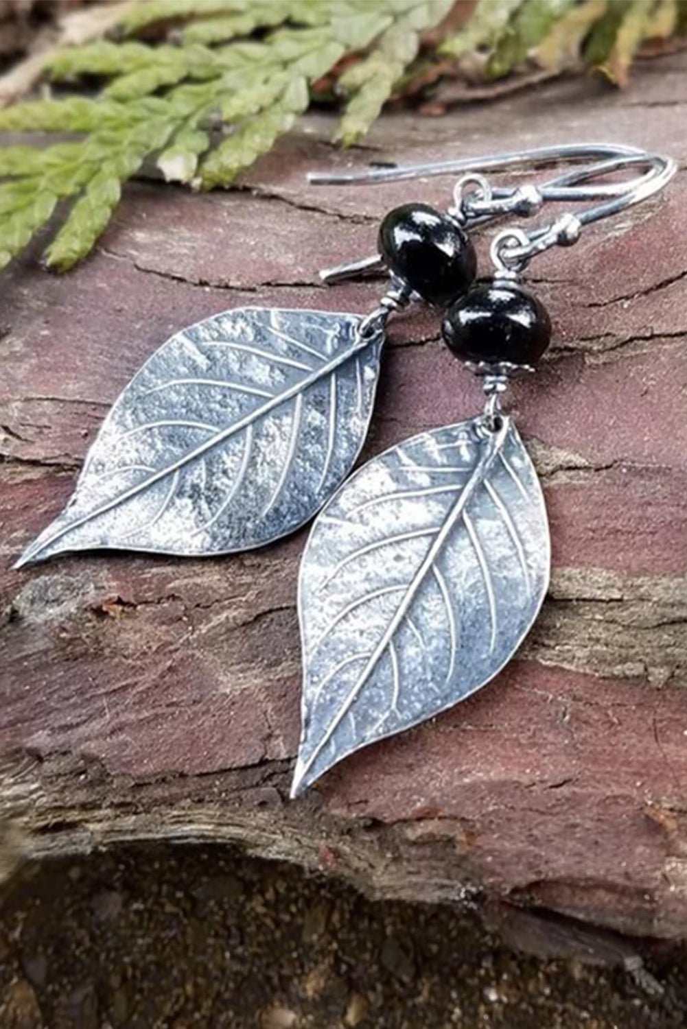 Silvery Vintage Leaf Shape Bead Dangle Earrings - Image 3
